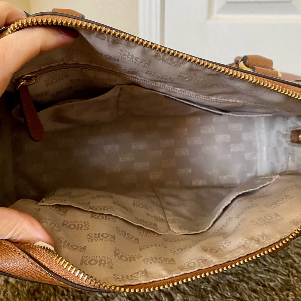 SOLD Micheal Kors Brown Dome Leather Bag - Picture 7 of 7